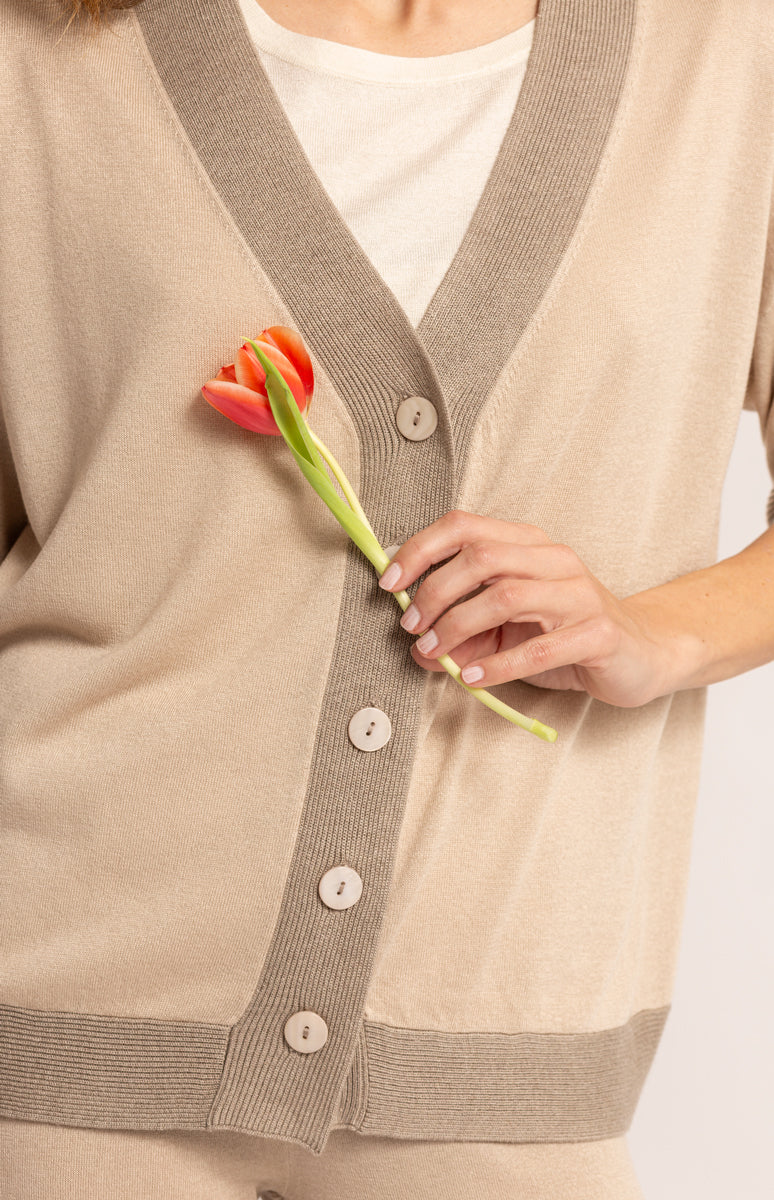 Cardigan neri da donna, Primavera/Estate 2026 Cardigan neri da donna, Primavera/Estate 2026