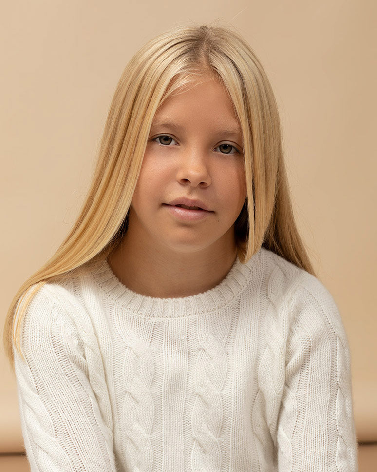 Outfit con pullover e maglione bambina elegante Outfit con pullover e maglione bambina elegante